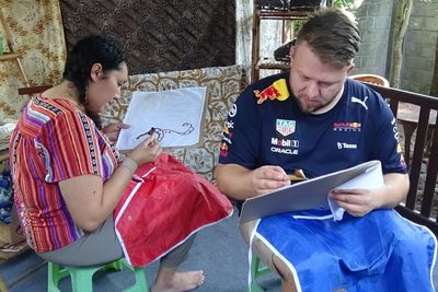 Melihat Para Bule Belajar Nge-Batik di Rumah Produksi Giriwangi Klaten