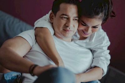 Ari Wibowo Unggah Foto Makan Malem Bareng Inge, Netizen Doakan Rujuk