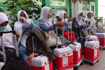 Calon Jemaah Haji Kloter Sapujagad Jateng Diberangkatkan, Ada yang Usianya 103 Tahun