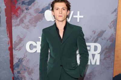 Tom Holland Akui Serial Terbarunya The Crowded Room Dapat Ulasan yang Buruk