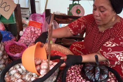 Harga Bahan Pokok di Makassar Naik Mendekati Idul Adha, Bawang Putih Capai Rp45 Ribu