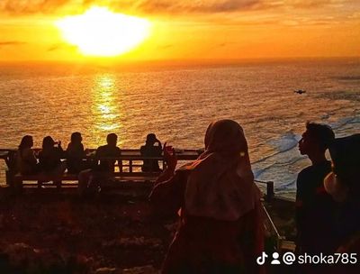 Menikmati Senja: Spot Sunset Terbaik View Pantai, Hanya 45 Menit dari Kota Jogja!