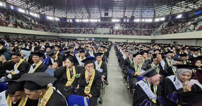 UNY Gelar Wisuda Periode II, Dihadiri Ribuan Wisudawan: Siap Bersaing Global