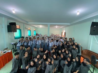 Siap Hadapi Dunia Kerja, Mahasiswa Psikolog UMP Bimbing Siswa SMK Kesehatan Puworejo Lewat Pelatihan Study Career