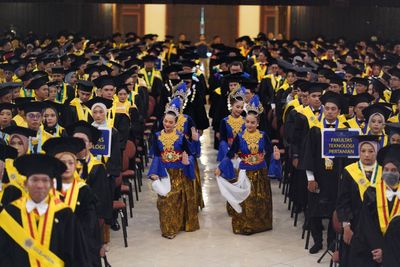 UGM Wisuda 1.455 Lulusan Program Pascasarjana Hari Ini, Rektor Ova Beberkan Prestasinya