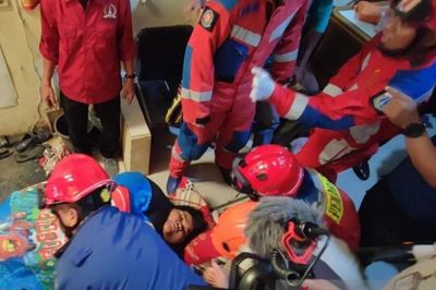 Pria Obesitas Berbobot 230 Kg di Cipayung Dievakuasi Petugas Gabungan ke RSU Adhyaksa