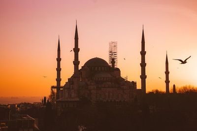 17 Ucapan Tahun Baru Islam 2025 dalam Bahasa Inggris yang Menyentuh Hati, Cocok Buat Caption dan Chat ke Orang Tersayang