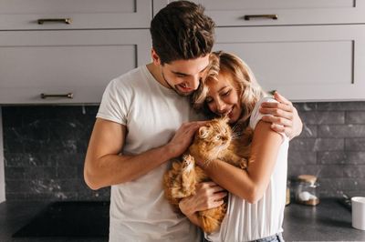 5 Pasangan Zodiak dengan Chemistry Terbaik & Hubungan Awet