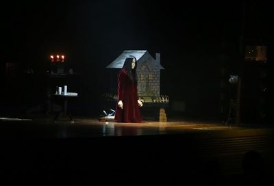 Ilusionist The Sacred Riana Sukses Bikin Penonton Malaysia Merinding atas Aksinya di The Conjuring Live