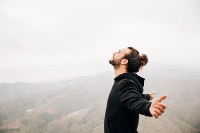 5 Tips Jadi Bahagia Meski Status Masih Sendiri, Jomblo Gak Masalah! 