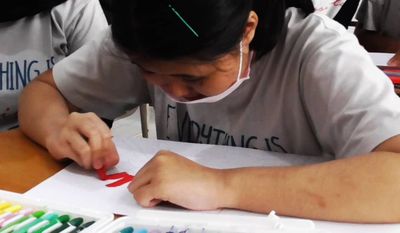Keren! Anak-anak Autis di Bandung Bikin Motif untuk Brand Pakaian, Karyanya Go Internasional 