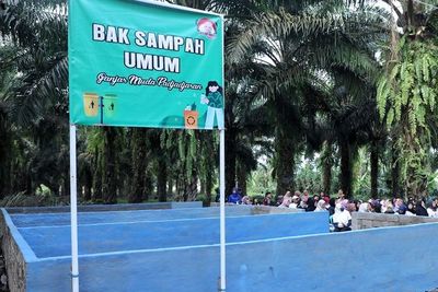 Demi Wujudkan Lingkungan Desa yang Bersih dan Asri, Relawan Ganjar Bangun Bak Sampah untuk Warga Subang