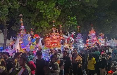 Ribuan Warga di Bengkulu Antusias Saksikan Prosesi Tabut Besanding , Keranda Mayat Dihiasi Lampu Warna-warni