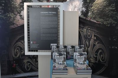 Punya Karya Menarik, Darbotz Masuk di Buku Crossing The Wall: The Stories of 20 Indonesian Muralists