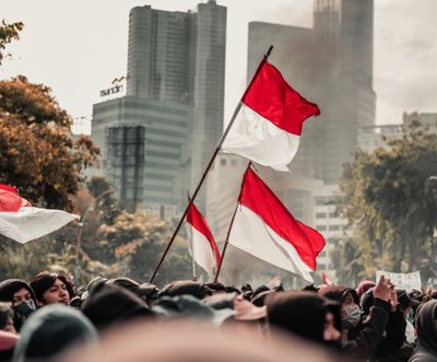 20 Contoh Puisi Kemerdekaan, Sarat Makna Perjuangan!