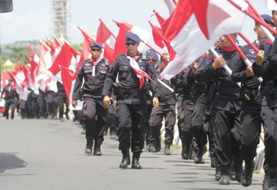 Meriahkan HUT RI ke-78, Puluhan Personel Brimob Parepare Arak Bendera Merah Putih Jalan Kaki 8 Km