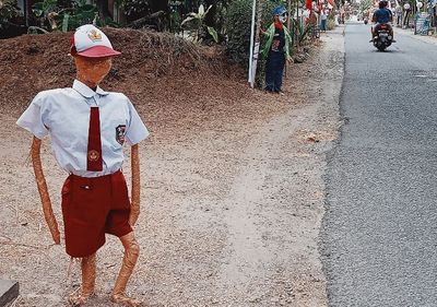 Puluhan Manusia Jerami Meriahkan HUT RI ke-78 di Tulungagung, Ada yang Pakai Seragam Sekolah