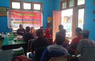 Polres Kabupaten Pinrang Gelar Program Jumat Curhat, Jalin Kedekatan dan Dengar Keluhan Masyarakat