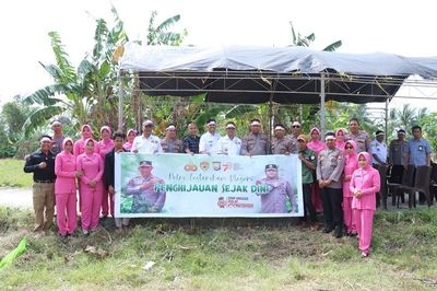 Usung Tema Polri Lestarikan Negeri, Penghijauan Sejak Dini , Polres Pinrang Tanam Ribuan Pohon