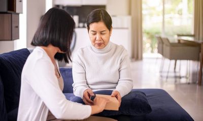 Terlalu Peduli Bisa Bikin Lelah? Kenali Compassion Fatigue yang Diam-Diam Menguras Mentalmu