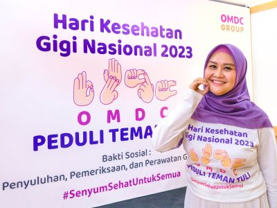 Dokter Cantik Ini Bikin Teman Tuli Happy dan Rajin Perawatan Gigi