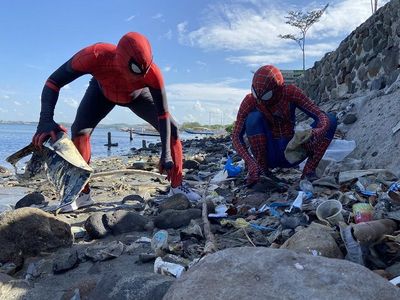 Wow! Ada Spider-Man Ikut Bersih-bersih Bareng 24,6 Juta Relawan di Kegiatan WCD 2023