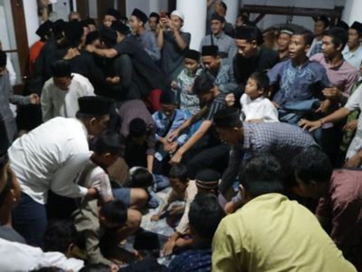 Tradisi Rebutan Koin, Semarakkan Maulid Nabi Muhammad di Kediri