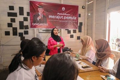 Srikandi Ganjar Gelar Pelatihan Merajut di Kapuas, Bisa Cuan dan Redakan Stres