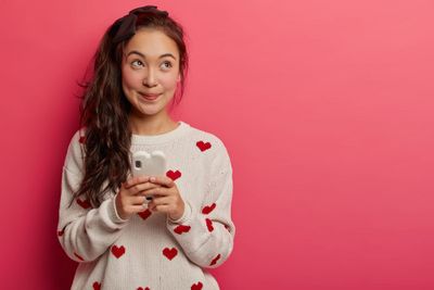 Mau Jadi Orang Cerdas? Kenali 8 Karakter Seseorang dari Cara Mereka Chatting!