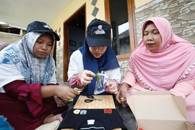 Ibu-ibu di Pasuruan Antusias Ikuti Pelatihan Bikin Kreasi Baju Anak dari Mak Ganjar Jatim