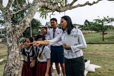 25 Pantun untuk Hari Guru Nasional, Lucu dan Menyentuh Hati!