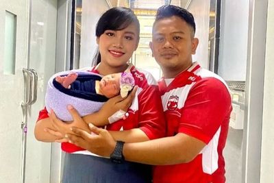 Pasutri Ini Beri Nama Anaknya 'Cinta Madura United', The Real Suporter Sejati! 