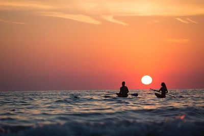 17 Caption Singkat Tentang Senja Bersama Kekasih yang Menyentuh Hati, Bikin Feed Makin Estetik!