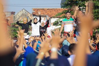 Atikoh Senam dan Sapa Warga di Surabaya: Emak-emak Sat Set, Antusiasnya Luar Biasa