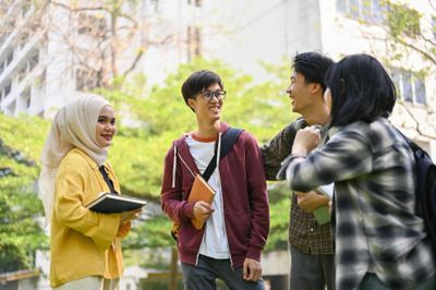 Menghindari 15 Kebiasaan yang Bikin Anda Terlihat Kasar dalam Interaksi Sosial