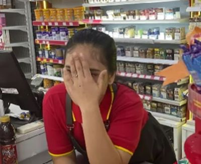 Viral Ibu-ibu Labrak Karyawan Minimarket karena Jual Produk Kadaluarsa