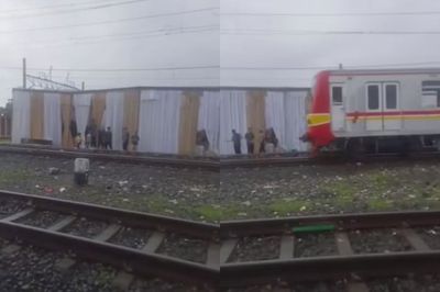 Bikin Heboh! Pesta Pernikahan Warga Tanjung Priok Ini Berlangsung di Tengah-tengah Rel Kereta Api