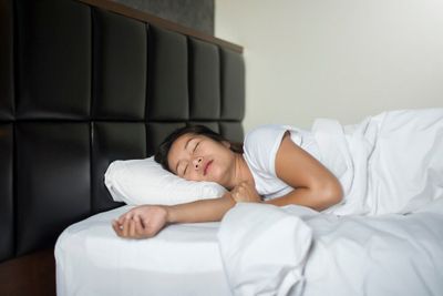 Malam Hari Susah Tidur padahal Badan Capek? Ini 5 Cara Jitu Atasi Insomnia