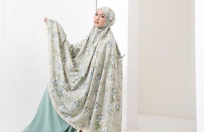 Kisah Triana Raup Ratusan Juta Sehari dari Jualan Mukena hingga Raih Penghargaan Shopee Super Awards 2023