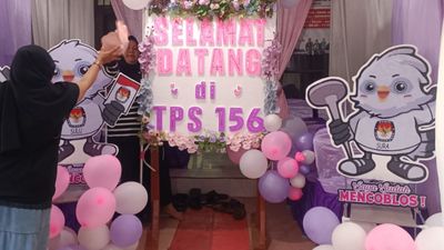 Unik! Warga Bekasi Timur Bikin TPS Bertema Valentine