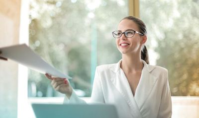 5 Zodiak yang Punya Karisma Kuat dan Selalu Memikat