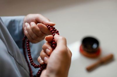 6 Bacaan Dzikir Pendek Setelah Shalat Lengkap dengan Cara Membaca dan Artinya
