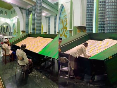 Selama Ramadan, Masjid di Banyuwangi Punya Kebiasaan Unik Tadarus Pakai Al-Quran Raksasa