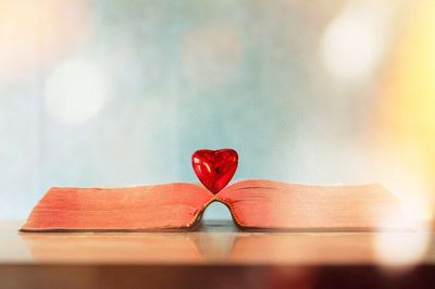 5 Ayat Alkitab yang Membahas Tentang Cinta, Adakah Favoritmu?