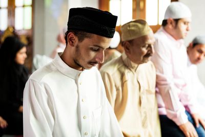 Teks Bacaan Bilal Sholat Idul Fitri Lengkap, Arab dan Latin!