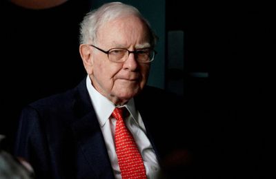 4 Pelajaran Public Speaking dari Warren Buffett: Sang Legenda Investasi dan Ahli Komunikasi
