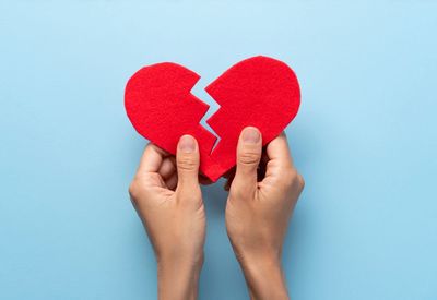 30 Pantun tentang Patah Hati dalam 4 Baris, Lucu dan Sedih!