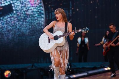 111 Caption Lirik Lagu Taylor Swift Bahasa Inggris, Aesthetic!