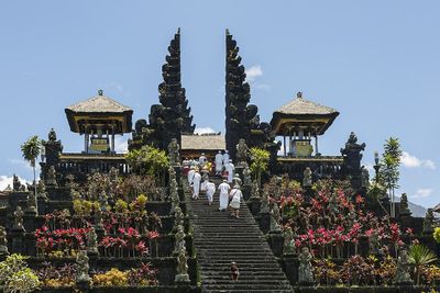 Miliki Berbagai Wisata Alam, Benarkah Bali Alami Overtourism?