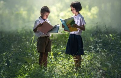 7 Puisi Singkat Tentang Pendidikan Anak yang Menginspirasi